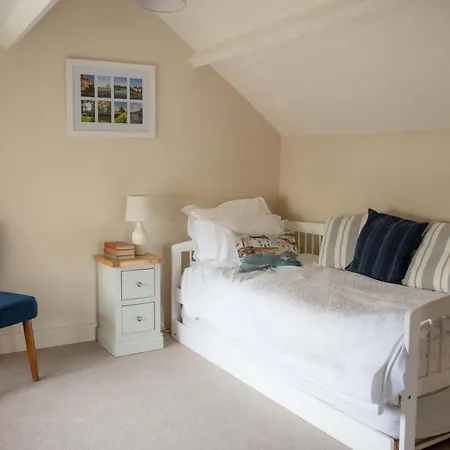 Host & - Corner House