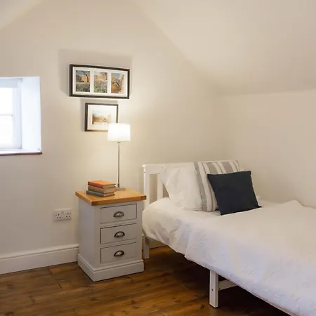 Host & - Corner House