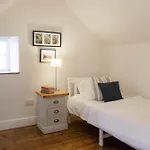 Host & - Corner House