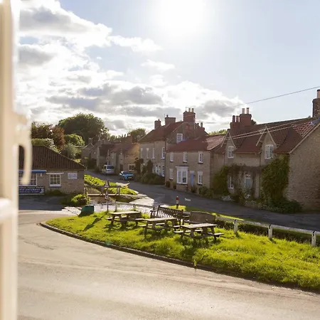 Host & - Corner House *