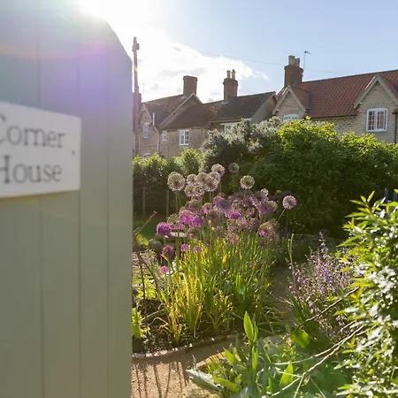 Host & - Corner House Holiday home *