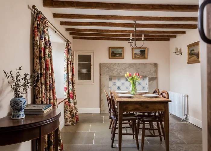 Holiday home Host & - Corner House Hovingham