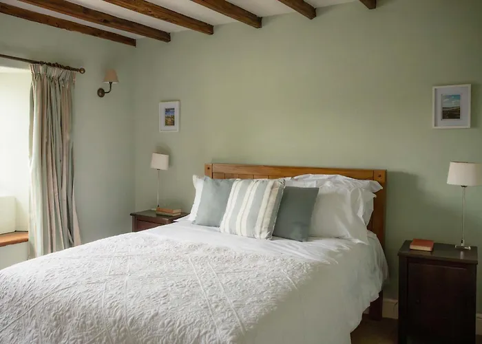 Host & - Corner House