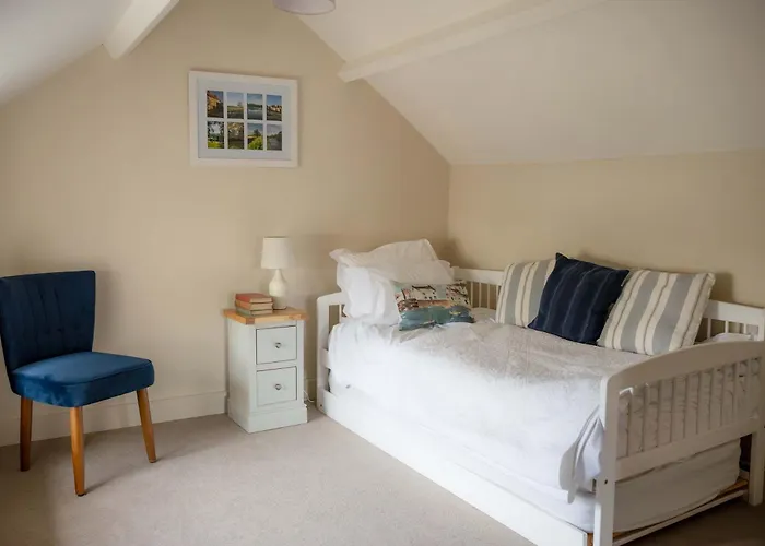 Host & - Corner House