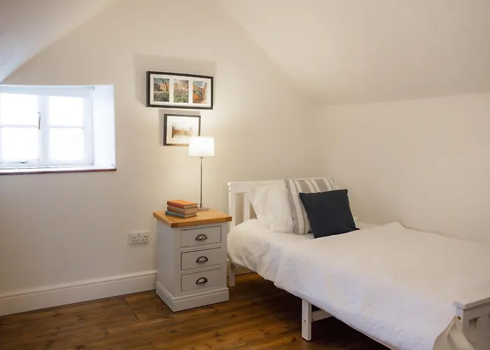 Host & - Corner House