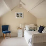 Дом отдыха Host & - Corner House Hovingham